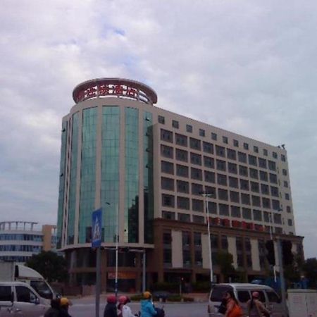 7 Days Inn Yangjiang Xinyue International Studio Екстериор снимка