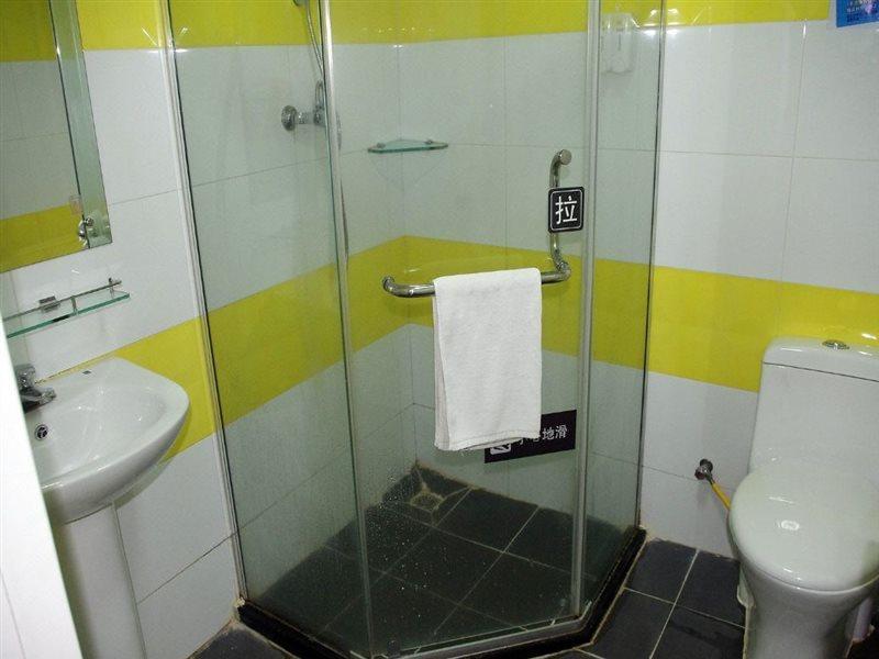 7 Days Inn Yangjiang Xinyue International Studio Екстериор снимка