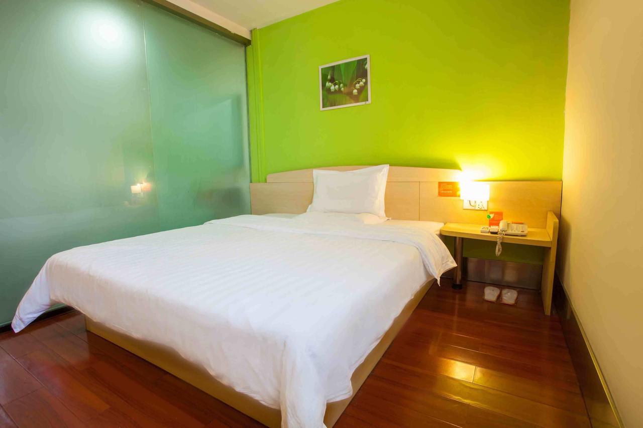 7 Days Inn Yangjiang Xinyue International Studio Стая снимка