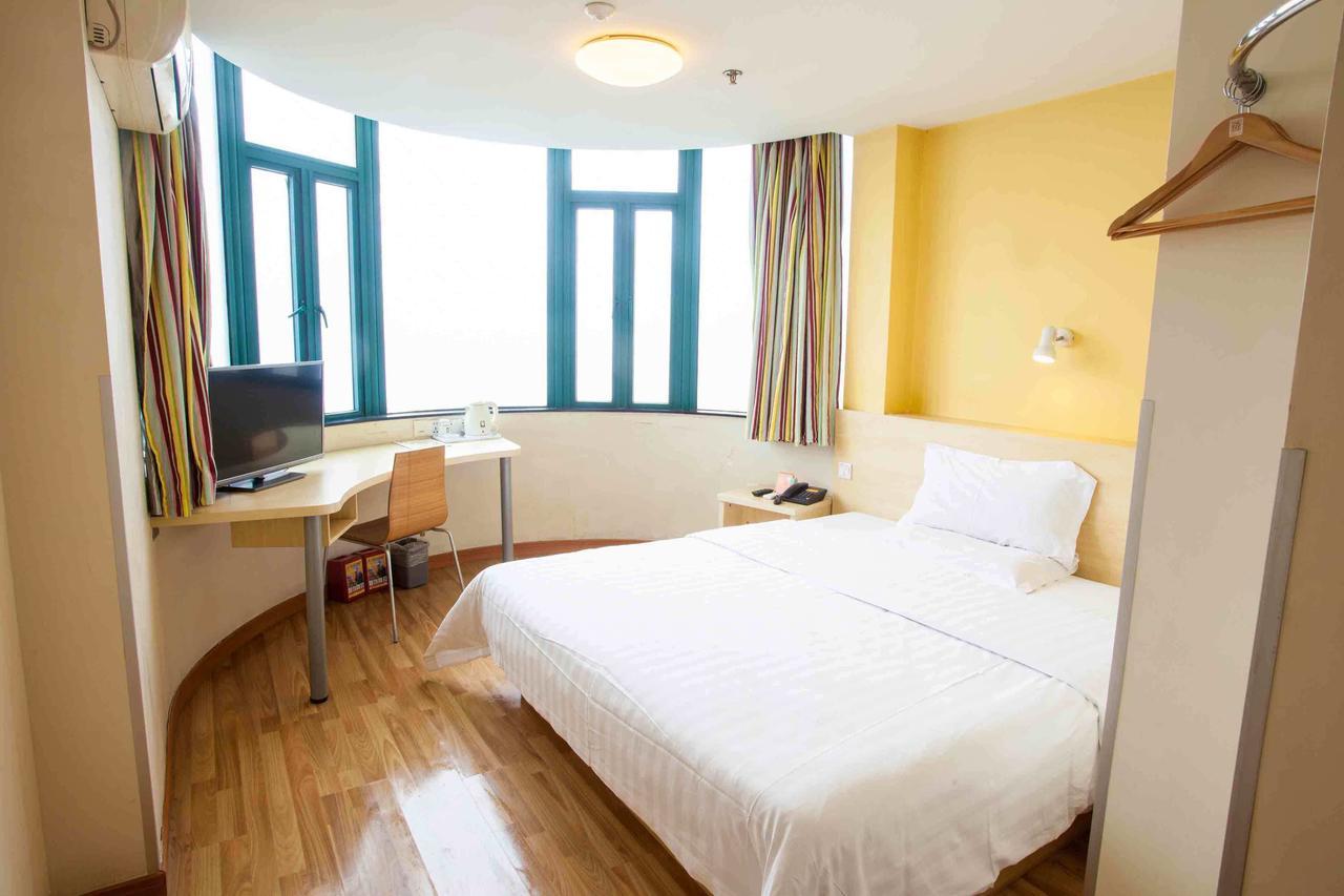 7 Days Inn Yangjiang Xinyue International Studio Стая снимка