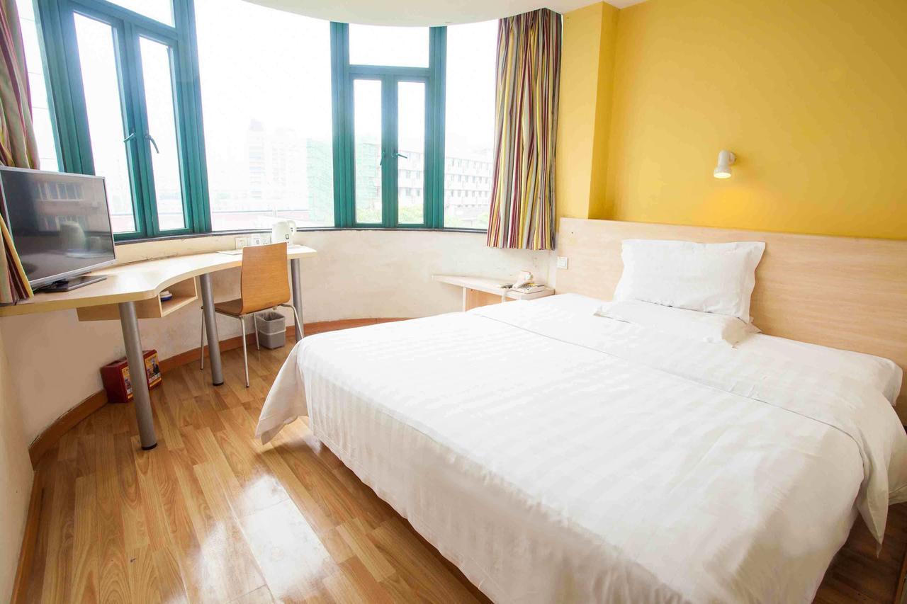 7 Days Inn Yangjiang Xinyue International Studio Стая снимка