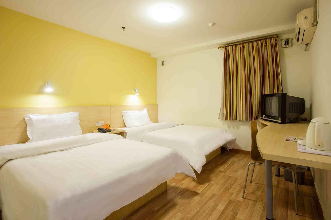7 Days Inn Yangjiang Xinyue International Studio Стая снимка